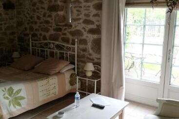 تختخواب و صبحانه La Trainelière