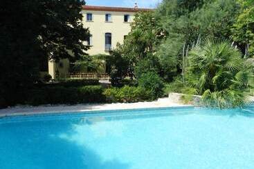 住宿加早餐  Les Buis