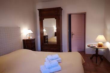 住宿加早餐  Les Jardins Du Mas Evesque