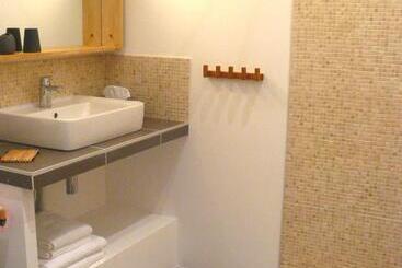 Bed and Breakfast La Cour Du 5ème Chambre D Hôtes