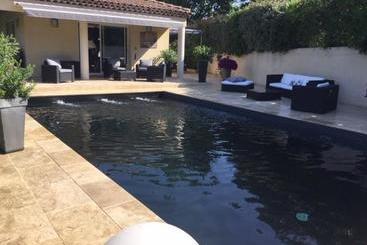 Bed and Breakfast Les 7 Roses D Aix