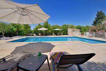 צימר Mas Saint Ange