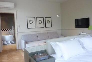 Aamiaismajoitus (B&B) Villa Elyane