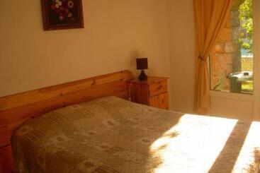 בית מלון כפרי Hôtel De La Madeleine à Tornac