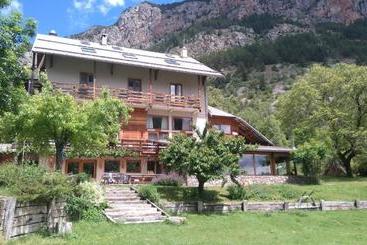 酒店 Hôtel Restaurant Gîtes Les 5 Saisons