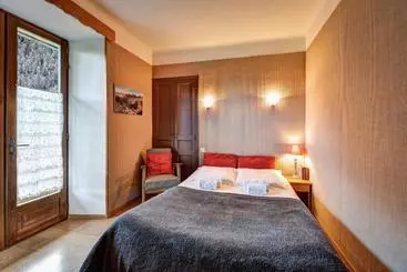 Hotelli Hôtel Restaurant Gîtes Les 5 Saisons