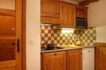 اقامتگاه Chalet Des Neiges Oz En Oisans