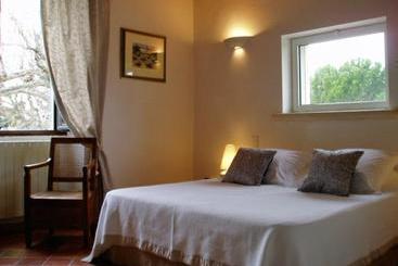 Le Mas De La Treille Bed & Breakfast