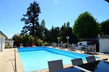 בית מלון כפרי La Maison Blanche