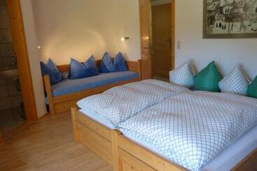 Suzanne's B&b & Gardens