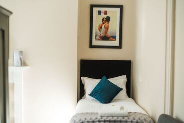 Bed & Breakfast The Henry Guest House