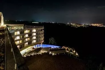 Hidden Cliff Hotel And Nature