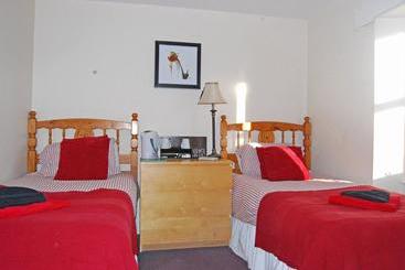 酒店 Crown And Anchor Inn