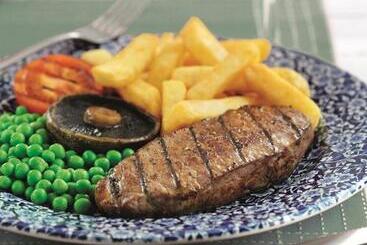 בית מלון כפרי The Bath Arms Wetherspoon