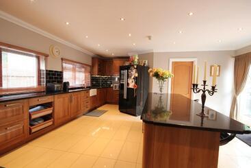 تختخواب و صبحانه Westcourt Guest House