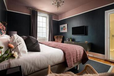 Bed and Breakfast Dorset House