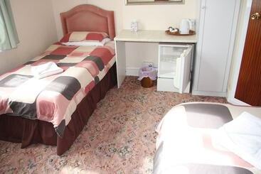 민박 Dove Court Travel Lodge 7   Top Floor Double Bedroom