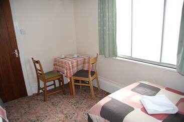 Aamiaismajoitus (B&B) Dove Court Travel Lodge 7   Top Floor Double Bedroom