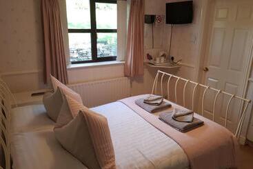 Bed & Breakfast Willowbank House