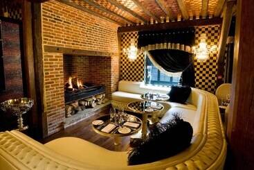 酒店 Crazy Bear Beaconsfield