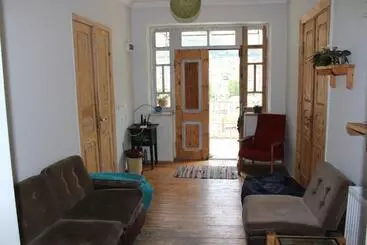 هاستل Hq Of Nove Sujashvili