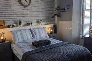 تختخواب و صبحانه Croyland Guest House