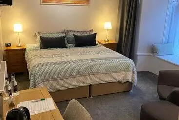 تختخواب و صبحانه Tudor Lodge