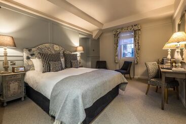 هتل Coach & Horses