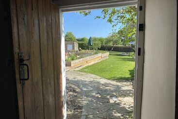 Отель Full Moon Inn Rudge