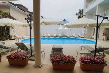 هتل Kobuleti Beach Club