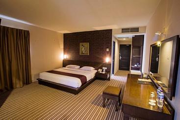 בית מלון כפרי Kenari Tower