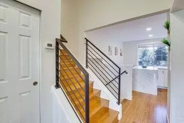コテージ Modern Kirkland Home W/ Sauna & Outdoor Fireplace