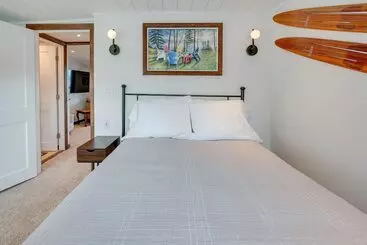 コテージ Pet Friendly Minocqua Home: Walk To Lake & Dining!