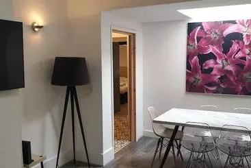 اقامتگاه Stunning 6 Bed House In London