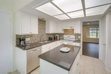 Vakantiehuisje Southwest Austin Home W/ Pool, 13 Mi To Downtown!