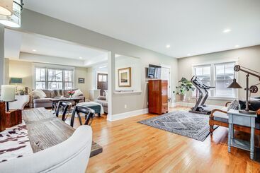 کلبه Elegant Saratoga Springs Stay: Walk To Town, Track