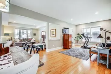 コテージ Elegant Saratoga Springs Stay: Walk To Town, Track