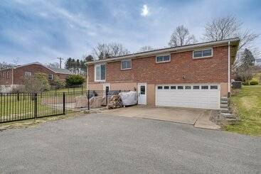 별장 Lovely Valencia Home W/ Yard & Private Pool!