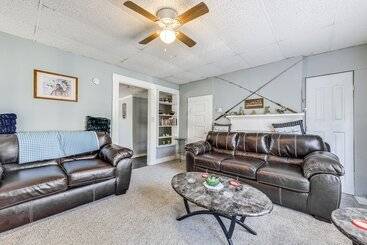 بيت ريفى Pet Friendly North Carolina Abode Deck & Hot Tub