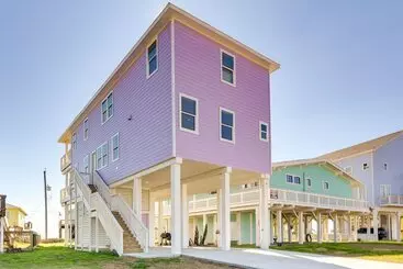 Hus på landet Pet Friendly Surfside Beach Home W/ Ocean Views!