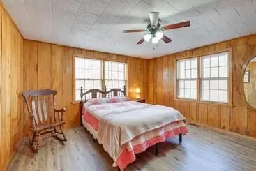 Mökkimajoitus Authentic Log Cabin In Pineville ~ 2 Mi To River!