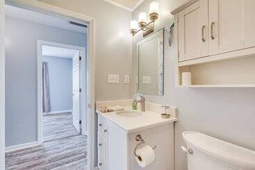 Сельский дом Charming Beaufort Home W/ Deck + Gas Grill!