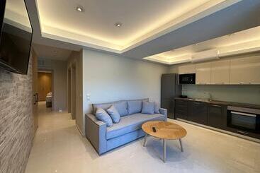 Elpida Luxury Apartments & Suites