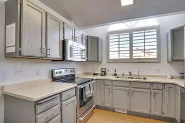 Vakantiehuisje Gorgeous Lehi Home W/ Private Yard & Hot Tub!