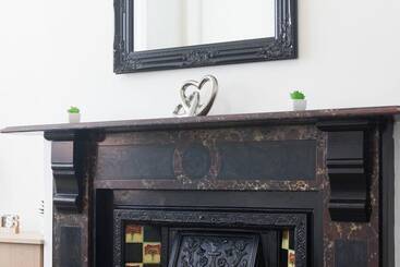 اقامتگاه Lovely 4 Bed House In Liverpool