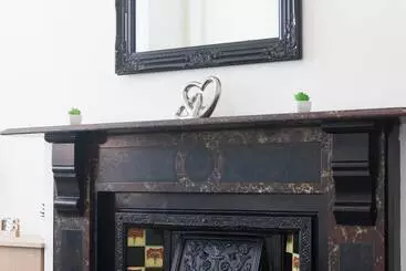 اقامتگاه Lovely 4 Bed House In Liverpool