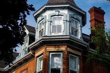 هتل The Secret Garden B&b Inn