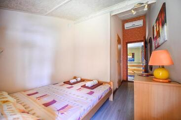 San Art Floating Hostel & Apartments