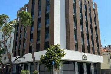 Otel Ceccarini 9 Home Suite Home