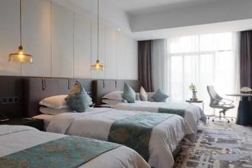 Отель Jiangshan International